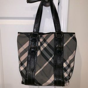 Burberry purse